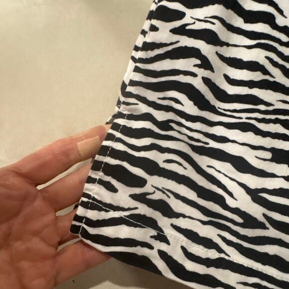 Attyre Womens Skort Shorts, size 10, Zebra Print - Picture 4 of 9